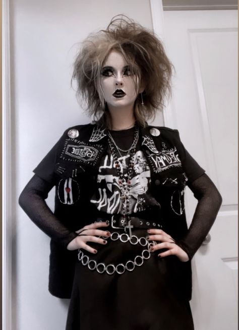 Casual Trad Goth Makeup, Modern Goth Fashion, Goth Punk Outfits Men, Male Trad Goth, Trad Goth Men, Goth People, Trad Goth Outfits, Deathrock Fashion, Goth Outfit Inspo