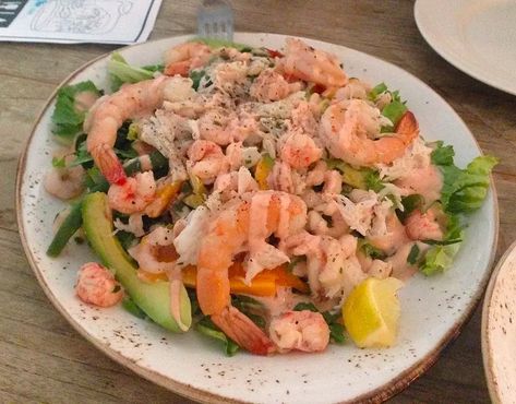 Crab Louie Salad Recipe, Louie Salad Recipe, Crab Louie Salad, Crab Louie, Sea Foods, Romaine Lettuce Salad, Copycat Restaurant Recipes, Avocado Slices, Rabbit Food