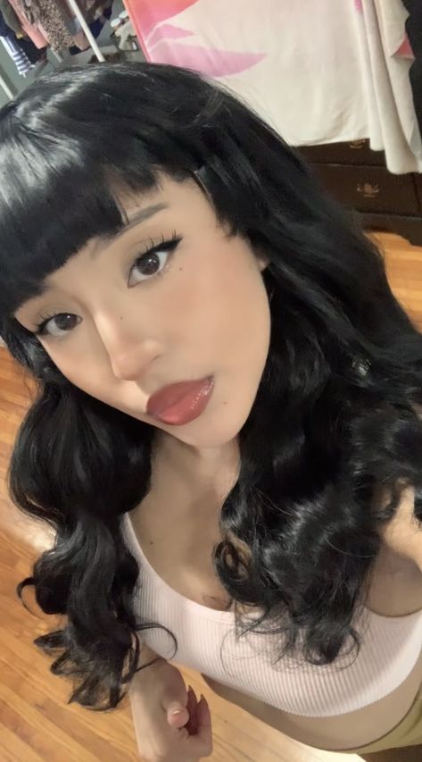 Pin Curls With Bangs, Hairstyles With Micro Bangs, Betty Bangs Long Hair, Long Hair With Micro Bangs, Black Curly Hair With Bangs, Microbangs Round Face, Mini Bangs Long Hair, Microbangs Hairstyles, Micro Bangs Goth