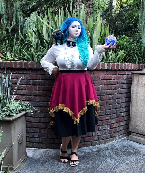 “Serpents 🐍 and spiders 🕷, tail of a rat 🐀; call in the spirits 👻, wherever they’re at.” 🔮 Madame Leota Disneybound Haunted Mansion Madame Leota Costume, Haunted Mansion Costume Ideas, Haunted Mansion Halloween Costumes, Mansion Purple, Camping 2023, Seance Room, Haunted Mansion Costume, Disneybound Ideas, Disneybound Outfits