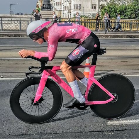 King_Is_MVDP 👑 on Instagram: “Stage 2 of @giro2022, Mathieu take the second place and stay the leader of the race 😍🤩🔥 📸 Birgit Uhlig (Twitter)…” Cycling Videos, Racing Cyclist, Cycling Photography, Urban Commuter, Bicycle Race, Cycling Art, Commuter Bike, Pro Cycling, Inspiring Art