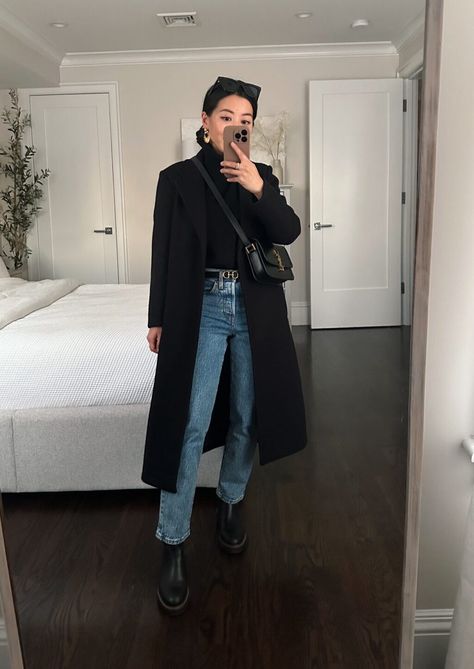 Winter Outfits Petite, How To Style Chelsea Boots, Petite Winter Outfits, Chelsea Boot Outfit, Straight Jeans Outfit, Outfit Petite, Chelsea Boots Outfit, Styling Chelsea Boots, Winter Boots Outfits