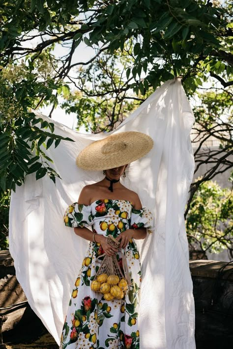 Jacquemus Hat, This Time Tomorrow, Summer Photoshoot, Foto Art, Foto Ideas Instagram, Summer Photos, Fashion Photoshoot, Photography Inspo, Italian Style