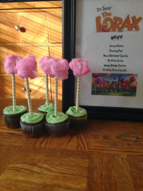 The Lorax Dinner: Truffula Tree Cupcake Lorax Movie, Truffula Tree, Fancy Dinners, Movie Night Food, Kids Dinner, Disney Dinner, Teddy Grahams, Cupcake Recipes Chocolate, Dinner And A Movie