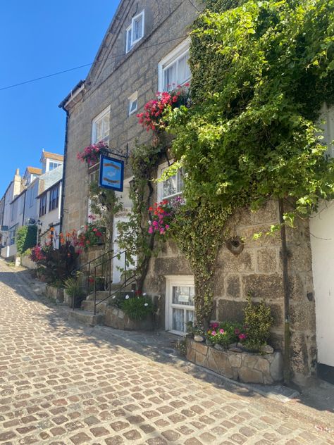 Living In Cornwall, English Coast Aesthetic, Uk Holiday Aesthetic, St Ives Aesthetic, Cornwall St Ives, St Ives Cornwall Aesthetic, Uk Travel Aesthetic, Cornwall Countryside, Bath Uni