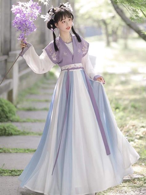 Japanese Royalty Clothing, Xianxia Clothes, Purple Hanfu, Modern Hanfu Dress, Royalty Clothing, Chinese Princess Dress, Chinese Gown, Asian Traditional Fashion, Traditional Chinese Hanfu