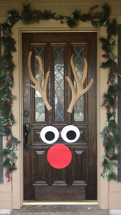 Christmas Decor On Doors, Raindeer Crafts Door, Unique Door Decorations For Christmas, Reindeer Door Decoration Christmas, Kids Christmas Door Decorations, Simple Christmas Door Decor, Reindeer Door Decoration For Classroom, Rudolph Door Decorating Ideas, Simple Christmas Door Decorations