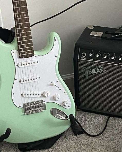 Electric Guitar Sage Green, Light Green Electric Guitar, Mint Electric Guitar, Green Electric Guitar Aesthetic, Green Guitar Aesthetic, Mint Green Electric Guitar, Eleanor Aesthetic, Green Stratocaster, Green Pfps