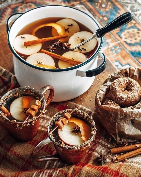 I Love Coffe, Mulled Cider, Morning Drinks, Caramel Pecan, The Everygirl, Red Leaves, Winter Solstice, Apple Cider, Fall Recipes