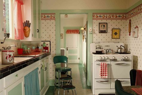 The 1930s and 1940s introduced an innovative design era. Bring vintage style to your kitchen by mixing in these key design elements from kitchens of the 1930s-1940s. 1940s Interior Design, 1930 Kitchen, 40s Kitchen, 1940s Interior, 1940s Decor, 1930s Kitchen, 1940s Kitchen, Old Fashioned Kitchen, Art Deco Kitchen