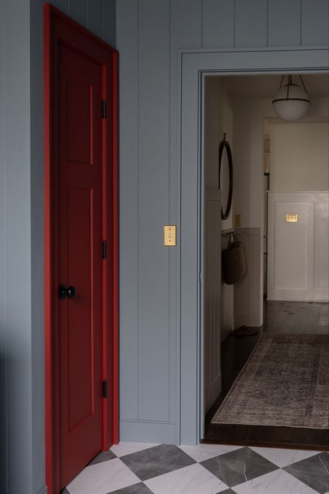 Small Laundry Room ideas Maroon Laundry Room, Burgundy Laundry Room, Red Laundry Room, Laundry Room Paint Color, Small Laundry Room Ideas, Laundry Room Paint, Diy Laundry Room, Laundry Room Colors, Laundry Doors