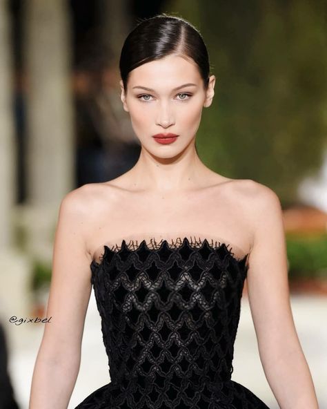 Bella Beauty, Fashion Model Poses, Bella Hadid Outfits, Bella Hadid Style, Hadid Style, Bella Hadid, Fashion Poses, Fashion Model, Dark Hair