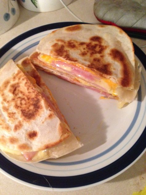 Tried my hand at making "Sincronizadas"... Like a quesadilla with ham! Quesadillas, Food Lover, French Toast, Ethnic Recipes