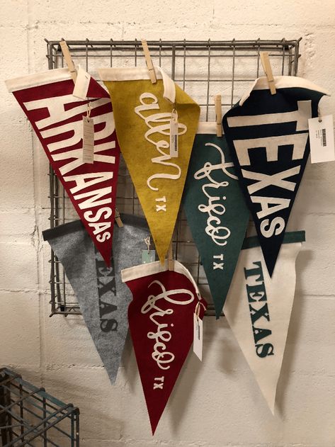 School Pendant Flag, Camp Decorating Ideas, Diy Pennant Flags, Pennant Display, Pennants Diy, Pendant Flag, Custom Pennant Flags, College Theme, Pennant Design