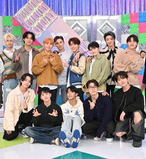 Seventeen Group Photo 2022, Seventeen Icons Ot13, Svt Group Photo, Svt Background, Svt Ot13, Seventeen Going Seventeen, Seventeen Jun, Seventeen Debut, Seventeen Wonwoo