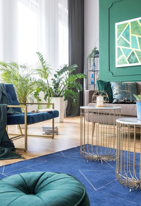 Simple House Decoration, 2021 Home Decor Trends, Blue And Green Living Room, Tattoo Modern, Green Living Room Decor, Green Apartment, Latest Interior Design Trends, Office Remodel, Gold Living Room