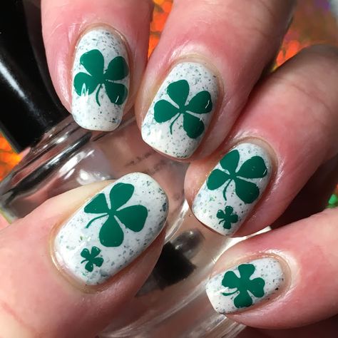 St Patricks Nail Designs, Saint Patrick Nail, St Patrick's Day Nails, Irish Festival, St Patricks Day Nails, Art Disney, Irish Traditions, Nail Designs Spring, National Day