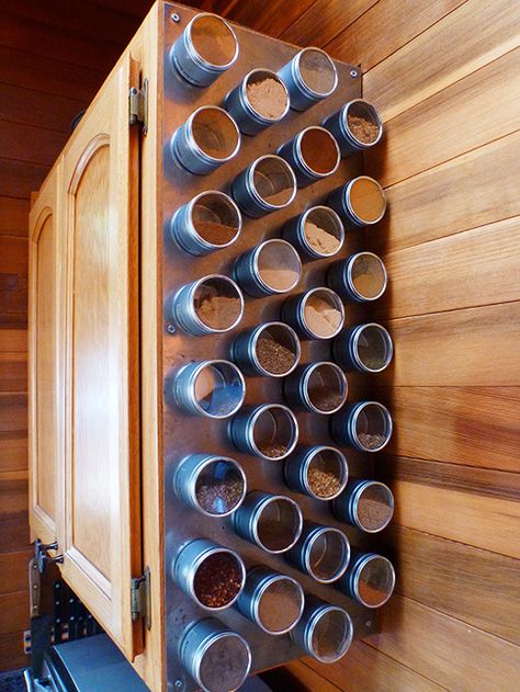 Make your own magnetic rack- this one is for spices but would be great in the craft room for tiny embellies! Skoolie Life, Organization Travel, Spice Rack Storage, Camper Build, Camper Organization, Camper Hacks, Rv Organization, Magnetic Spice, Camper Storage