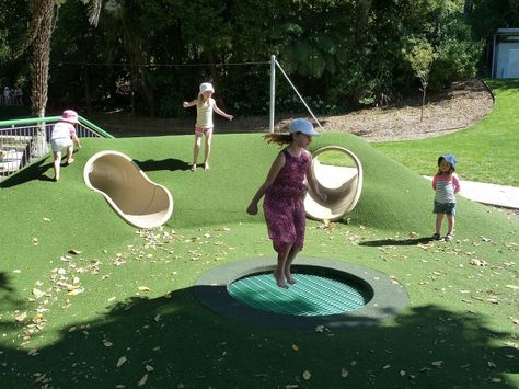 Mound Playground, Trampoline Playground, Kids Garden Toys, Como Plantar Pitaya, Rolly Polly, Playgrounds Architecture, Urban Playground, Kindergarten Design, Outdoor Play Area