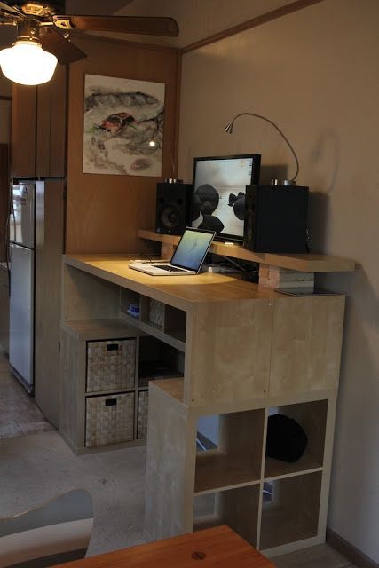 IKEA Hackers: Expedit standing desk Standing Desk Hack, Ikea Standing Desk, Diy Standing Desk, Ikea Desk Hack, Desk Hacks, Diy Muebles Ideas, Ikea Expedit, Desk Diy, Ikea Desk