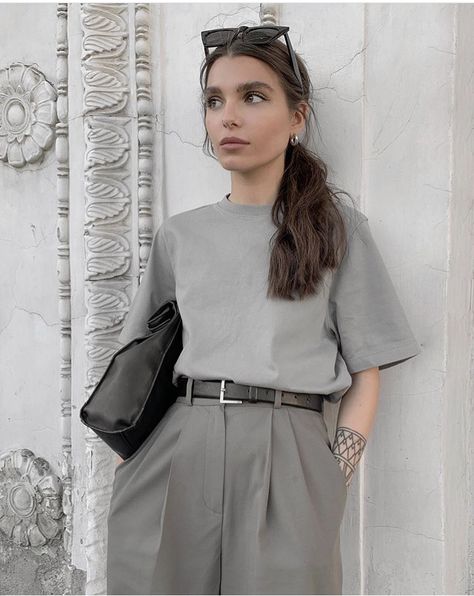 Retro Mode, Mode Casual, Grey Outfit, Virtual Fashion, Modieuze Outfits, Grey Pants, Work Outfits Women, 가을 패션, 여자 패션