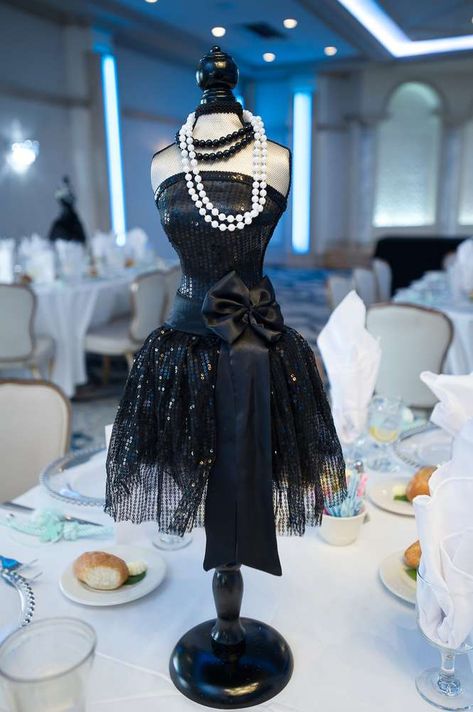 Tiffany And Co Centerpieces, Tiffany Centerpieces Ideas, Tiffany And Co Theme Party Backdrop, Fashion Show Centerpiece Ideas, Chanel Centerpiece Ideas, Tiffany Birthday Party Ideas, Tiffany And Co Theme Party, Tiffany Co Party Ideas, Audrey Hepburn Party