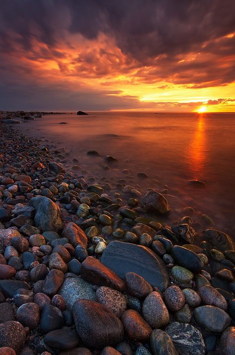 Colorful Sunsets, Beautiful Beach Scenes, Rocky Beach, World Images, Beautiful Pics, Amazing Sunsets, Beach Scenes, Beautiful Places To Visit, Out Of This World