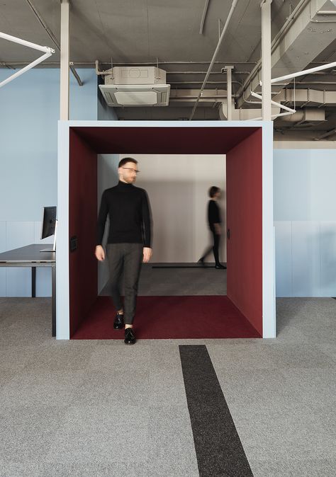 Baby blue with burgundy is best: here’s an intriguing office palette - News - Frameweb Office Layout, 2020 Design, Milan Design Week, Blue Interior, Interior Color, Minsk, Plan Design, Open Space, Design Inspo