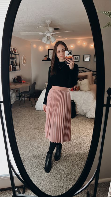 Winter Church Dress Outfit, Modest Date Night Outfit Classy, Modest Valentines Day Outfit, Skirt Outfits Church, Quick Outfit Ideas, Winter Outfits For Church, Pink Skirt Outfits, Korean Streetwear Fashion, Modest Winter Outfits