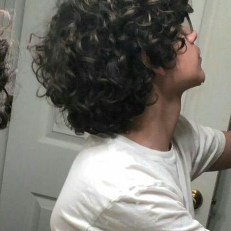 Leo Valdez Aesthetic, Men Haircut Curly Hair, Curly Hair Photos, Boys With Curly Hair, Leo Valdez, Black Curly Hair, Fantasy Story, Curly Hair Men, Hair Reference