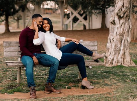 #engagement #engagementphotos #savethedate #weddingplanningtips #coupleportrait #couplephotos Black Couple Fall Photoshoot, Engagement Photoshoot Fall, Fall Engagement Pictures Outfit, Engagement Photo Shoot Poses, Robes Bridesmaids, Casual Engagement Photos, Urban Engagement Photos, Shooting Couple, Couple Shoots