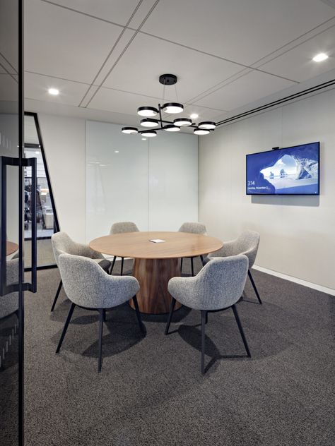 Waterfall Asset Management Offices - New York City Discussion Area Design, Management Office, Sales Gallery, Office Interior Design Modern, Office Meeting Room, City Office, Acoustic Wall Panels, Banquette Seating, Office Meeting