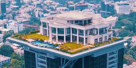 $20M mansion house built on top of skyscraper. Tycoon may never live in it. Top Of Skyscraper, Teacup Gardens, Beer Brands, Beautiful Streets, Mansions Luxury, Mansions Homes, Rooftop Garden, Apartment Complexes, House Built