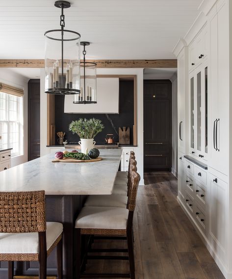 Classic Home Interiors, Whittney Parkinson Design, Whittney Parkinson, Classic Homes, Modern Monochrome, Home Luxury, Instagram White, Kitchen Inspiration Design, Kitchen Diner