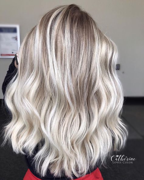 Ice Cream Blonde Hair, Cream Balayage, Cool Toned Blonde Hair, Cream Blonde Hair, Icey Blonde, How To Bayalage Hair, Balyage Blonde, Bayalage Blonde, Ice Hair