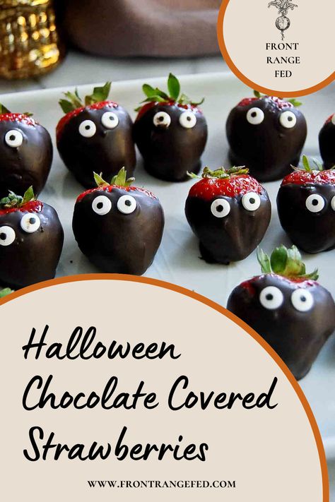 These Easy Halloween Chocolate Covered Strawberries are the perfect treat for your Halloween party. 3 ingredients, no baking involved, and they take just minutes to prepare. Chocolate Covered Strawberries For Halloween, How To Do Chocolate Covered Strawberries, Chocolate Strawberries Halloween, Strawberry Halloween Treats, Halloween Chocolate Strawberries, How To Make Chocolate Covered Strawberry, Halloween Strawberries, Fun Dessert Recipes, Halloween Chocolate Covered Strawberries