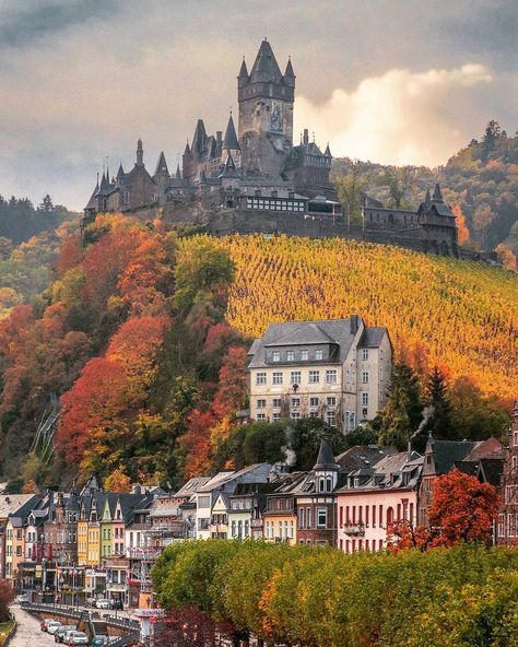 Autumn colors in Cochem, Germany Cochem Germany, Castle On The Hill, Old Castle, Fotografi Kota, Germany Castles, Neuschwanstein Castle, Destination Voyage, Beautiful Castles, A Hill