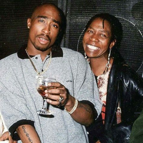 Tupac and his Mom Afeni Afeni Shakur, Tupac Makaveli, 2pac Shakur, 2pac Quotes, Hip Hop Legends, Tupac Pictures, 2 Pac, Real Hip Hop, Hip Hop And R&b