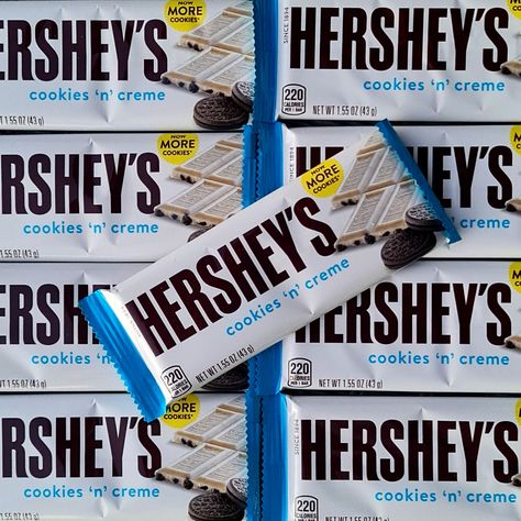 Hershey Cookies, Cookies And Cream, World Famous, Chocolate Bar, Vegetable Oil, Junk Food, Sweet Recipes, Bar, Christmas