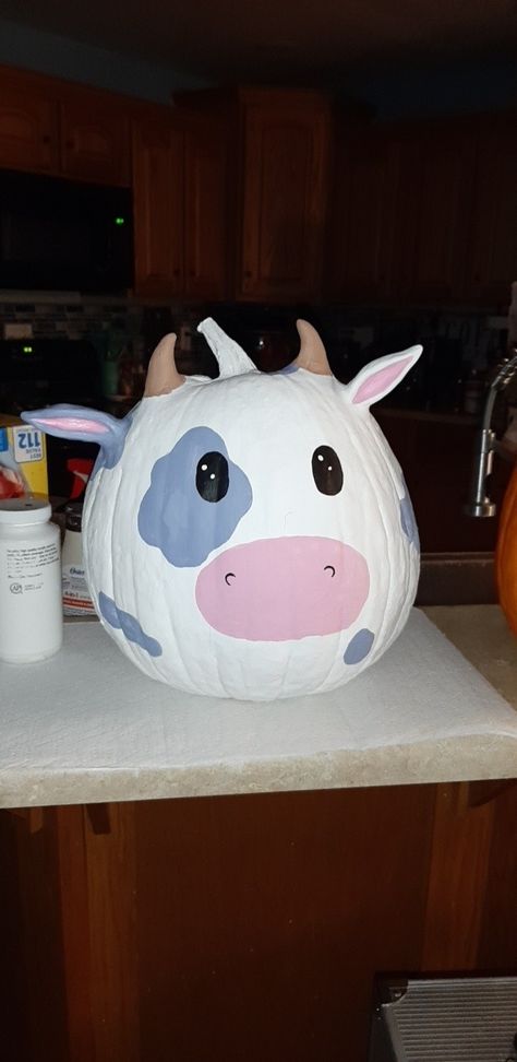 Brown Cow Pumpkin Painting, Cute Animal Pumpkin Painting, Cow Carving Pumpkin, Cow Pumkin Painting, What To Paint A Pumpkin, Cow Painting Pumpkins, Pumpkins Painting Ideas Cute, Painted Pumpkins Cute Easy, Cow Painted Pumpkin Ideas