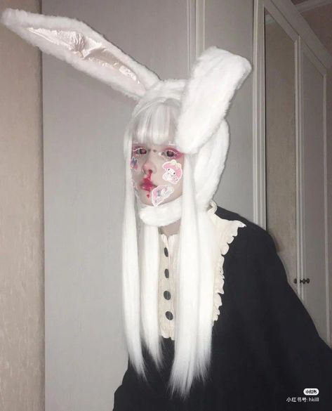 Bunny Makeup, Funky Makeup, Pelo Anime, White Goth, Horror Movie Characters, Girl Inspiration, Hair Reference, Jolie Photo, Creepy Cute