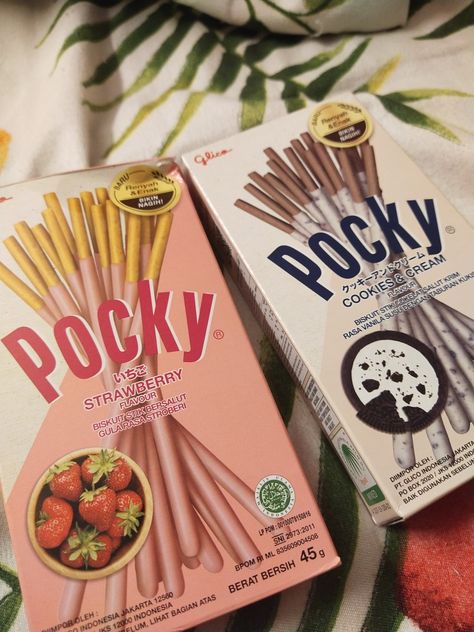 Pocky Pocky Sticks, Snack Cart, Hello Kitty Baby, Birthday Basket, Food Mood, Cute Snacks, Japanese Candy, Instagram Time, Sweet Tooth