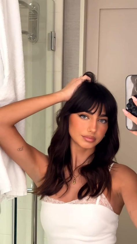 Rachele Santoro - IG Story May 27, 2024 Neutral Black Hair, Beachy Bangs, Bang Cuts For Long Hair, Bang Styles, Bangs Haircut, Cute Haircuts, Hair Stylies, How To Style Bangs, Relaxed Hair