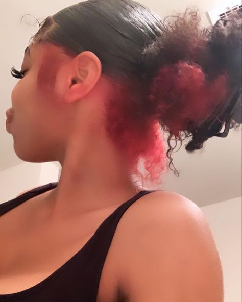 Pink Highlights On 4c Hair, Red Dip Dye Hair Black, Split Dye 4c Hair, Black And Pink Split Dye, Dyed 4c Hair, Afro 4c Hairstyles, Red And Pink Natural Hair Black Women, Twist Out 4c Hair, Dyed Afro Hair 4c Pink