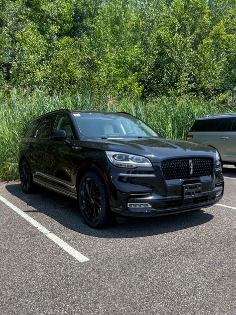 Luxury redefined with the 2024 Lincoln Aviator Black Label AWD. 🌍  #HealeyBrothers #HudsonValley #HVNY #Lincoln #LincolnAviator 2025 Lincoln Aviator, Lincoln Suv, Lincoln Car, College Things, Chevrolet Dealership, New Hampton, Lincoln Aviator, Big Mama, Hudson Valley Ny