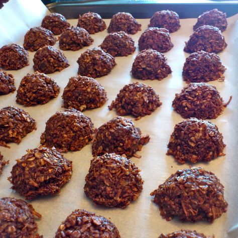 Coconut Clusters Recipe, Chocolate Coconut Clusters, Puffed Wheat Squares, Coconut Clusters, Puffed Wheat, Chocolate Clusters, Chocolate Puff, Coconut Hot Chocolate, Yummy Deserts