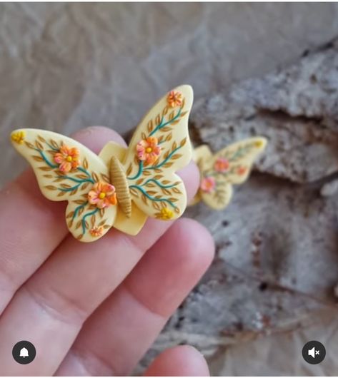 Butterfly Clay Earrings, Clay Butterflies, Polymer Clay Butterfly, Clay Butterfly, Polymer Clay Cupcake, Polymer Clay Embroidery, Polymer Clay Flower Jewelry, Diy Earrings Polymer Clay, Polymer Clay Bracelet