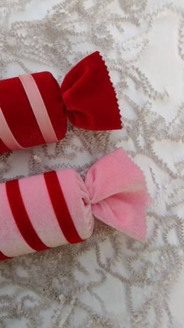 Pink And Red Candy Cane Christmas Tree, Red White Pink Christmas, Peppermint Christmas Aesthetic, Diy Christmas Candy Ornaments, Peppermint Candy Christmas Decorations, Pink Red Christmas Decor, Diy Candy Ornaments Christmas, Red And Pink Christmas Decor, Pink Red Green Christmas