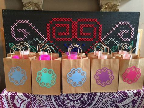 Hmong New Year Backdrop, Hmong Theme Party, Hmong Backdrop, Hmong Khi Tes Centerpiece, Hmong Photoshoot Photo Ideas, Hmong Christmas, Hmong Inspired Decor, Hmong Photoshoot, Krishna Birthday