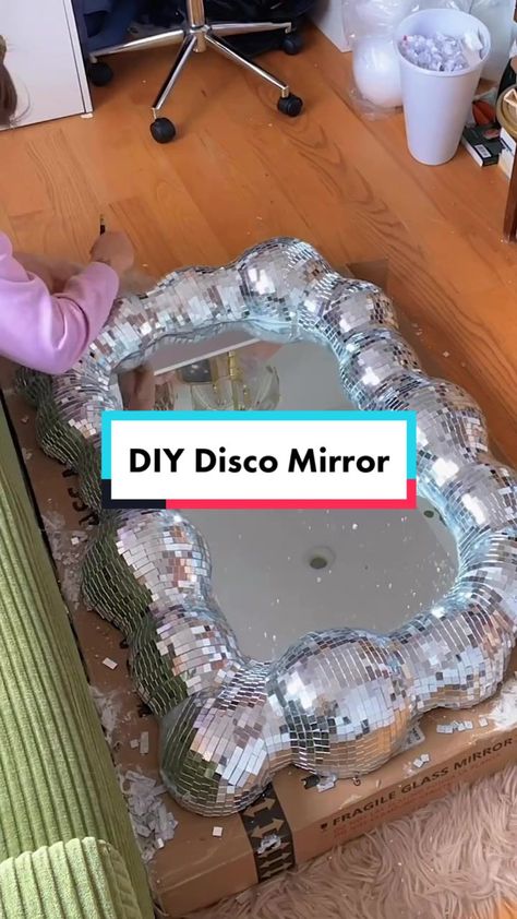 Decoration With Cardboard, Spiegel Diy, Mirror Circle, Disco Mirror, Mirror Frame Diy, Mirror Decoration, Deco Retro, Cute Bedroom Decor, Diy Mirror